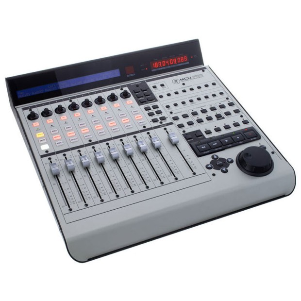 کنترلر نرم افزار مکی Mackie Control Universal Pro