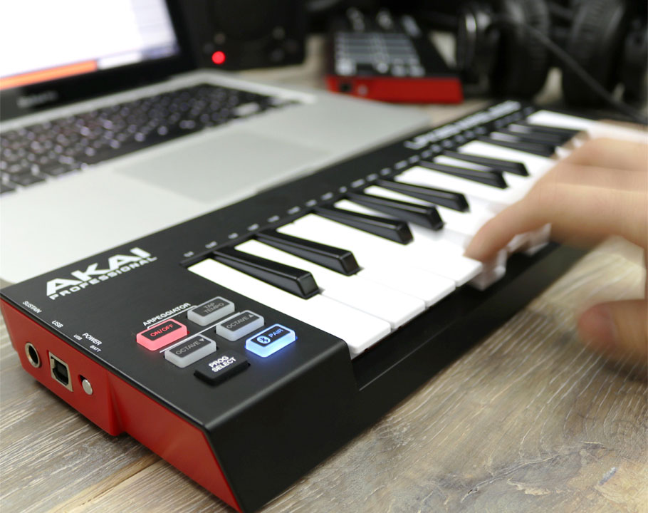 میدی کنترلر Akai LPK25 Wireless