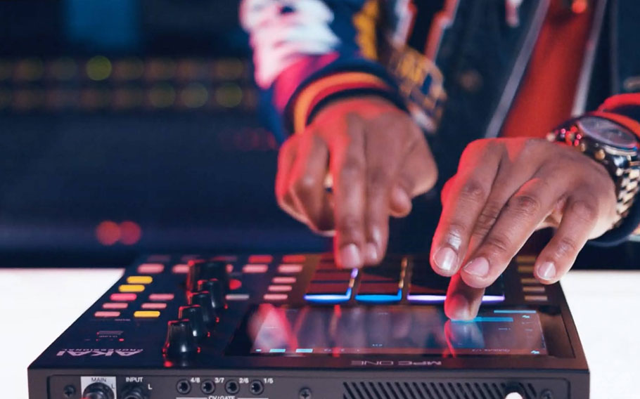 میدی کنترلر Akai Professional MPC One
