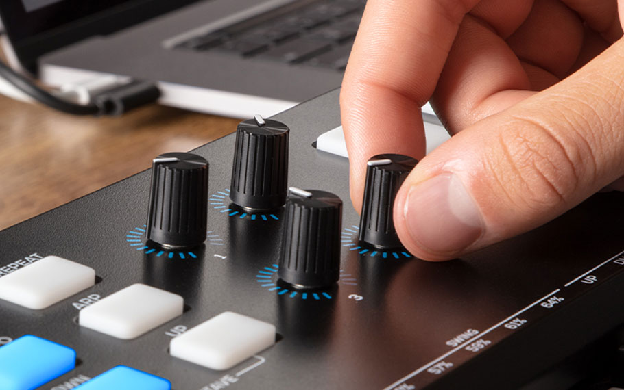 میدی کنترلر Alesis V61 MKII
