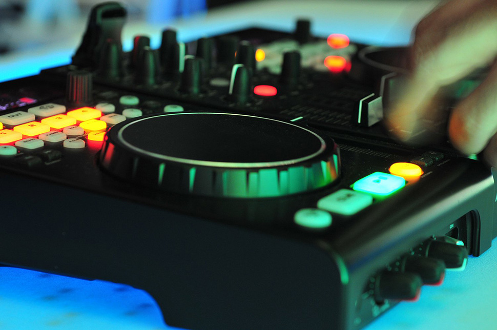 American DJ Versadeck دی جی کنترلر