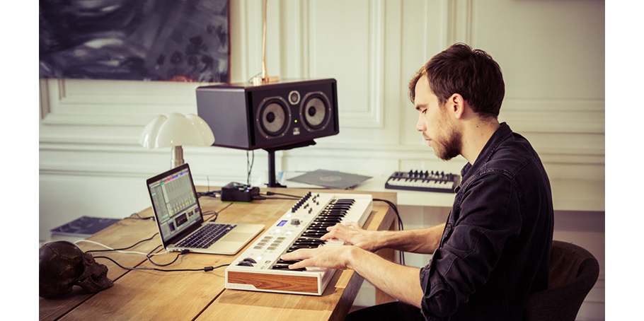 Arturia KeyLab Essential 61 میدی کنترلر