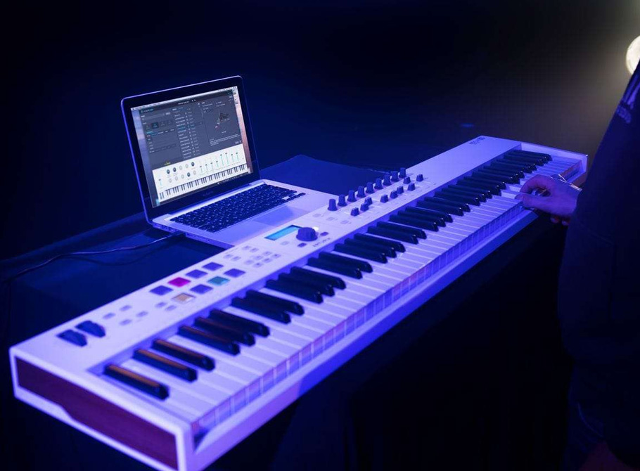 میدی کنترلر Arturia KeyLab Essential 88