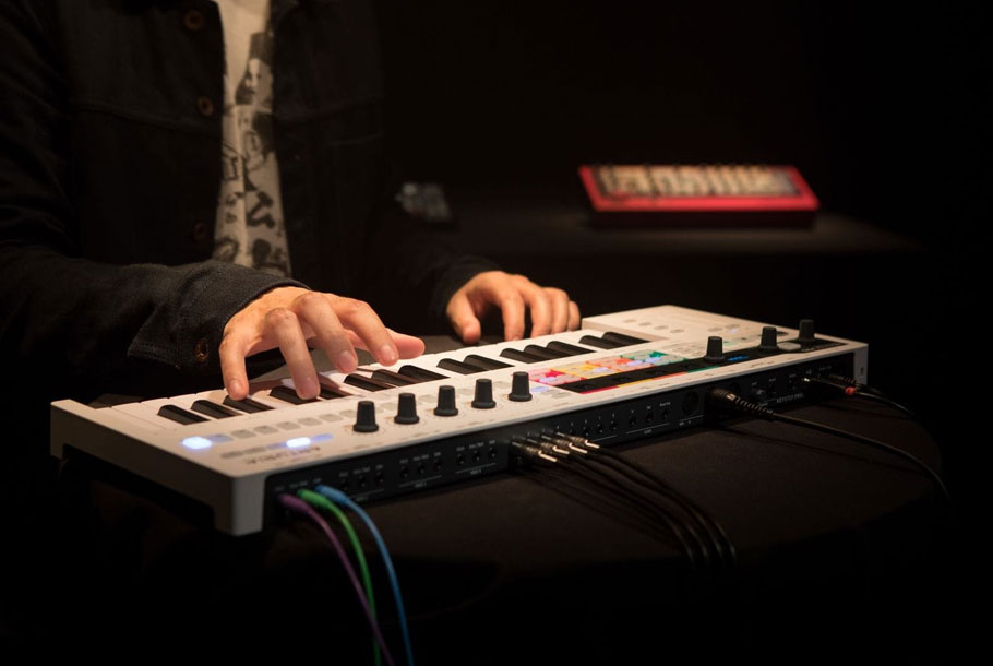 میدی کنترلر Arturia KeyStep Pro 37