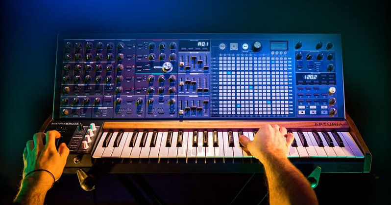Arturia MatrixBrute Analog سینتی سایزر و رکودر