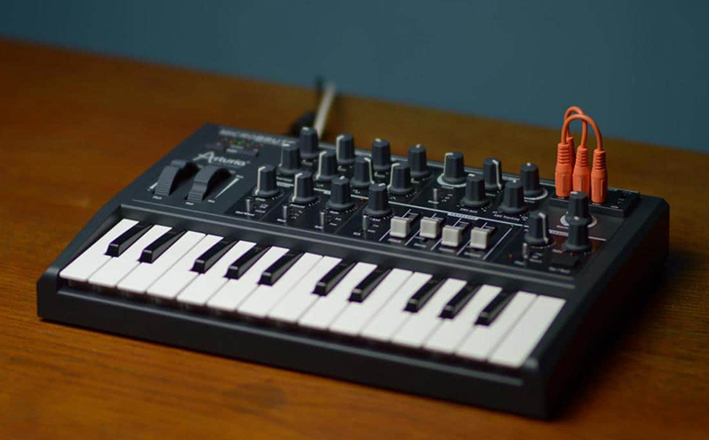 Arturia MicroBrute سینتی سایزر