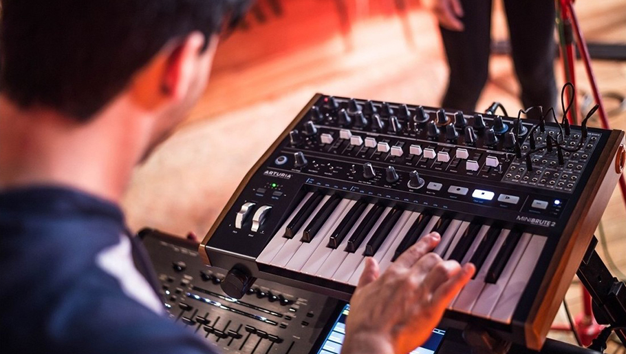  سینتی سایزر  Arturia MiniBrute 2