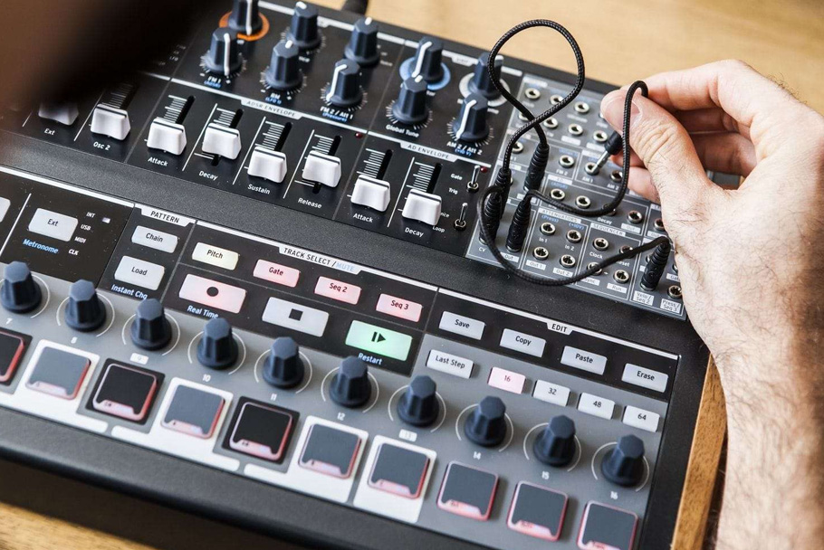 سینتی سایزر Arturia Minibrute 2S Noir Edition