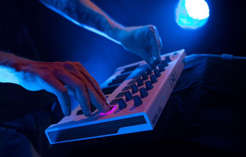 Arturia MiniLab MkII میدی کنترلر
