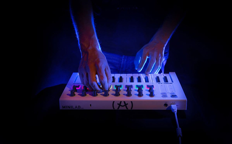 Arturia MiniLab MkII میدی کنترلر
