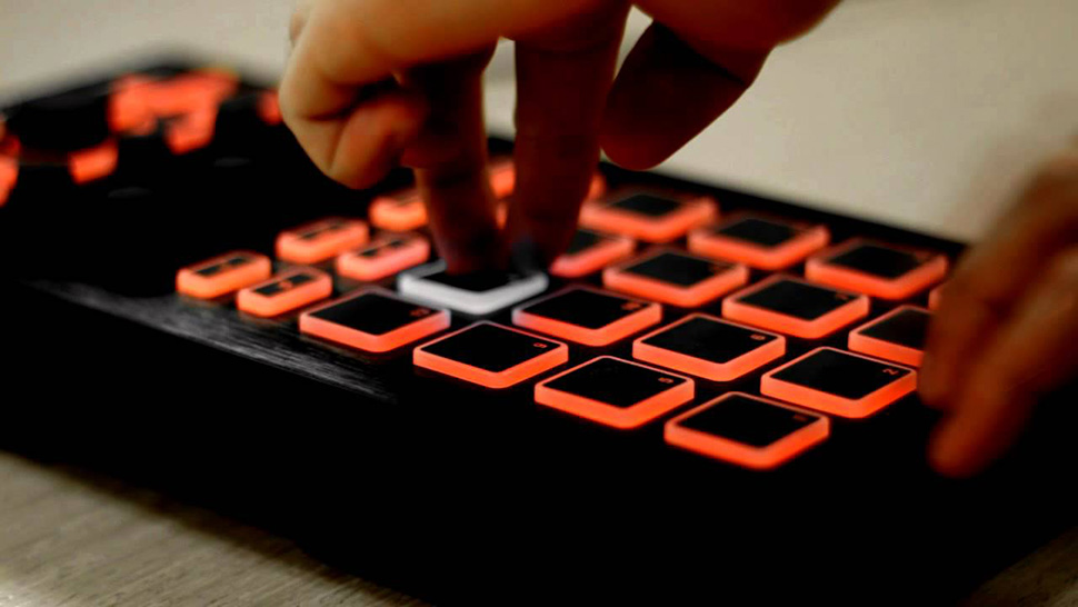 Behringer CMD DC-1 دی جی کنترلر