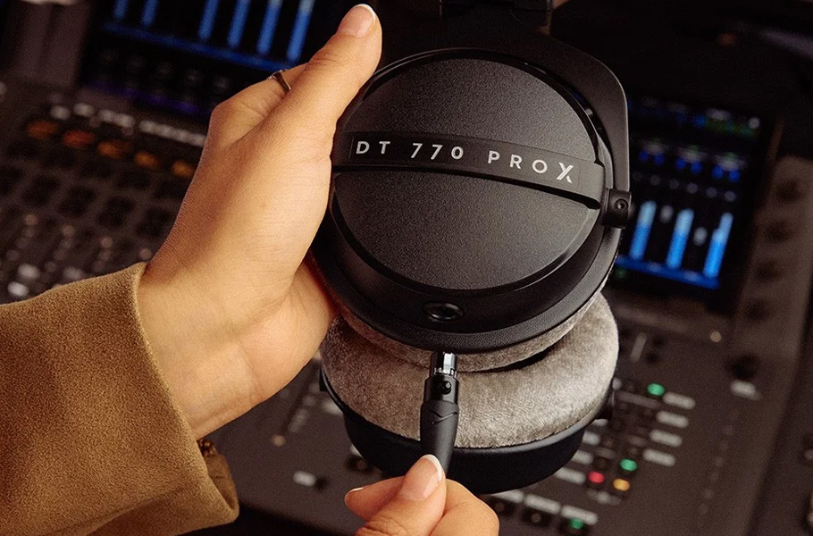 هدفون استودیویی Beyerdynamic DT 770 PRO X Limited Edition