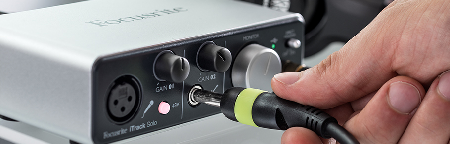 Focusrite iTrack Solo کارت صدا با قابلیت اتصال به آیپد