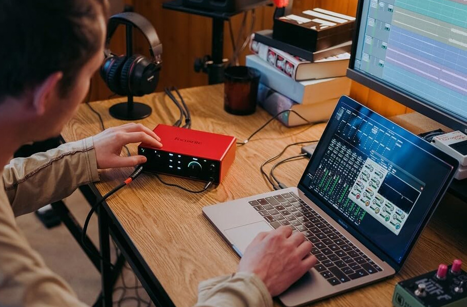 کارت صدا Focusrite Scarlett 4i4 4th Gen