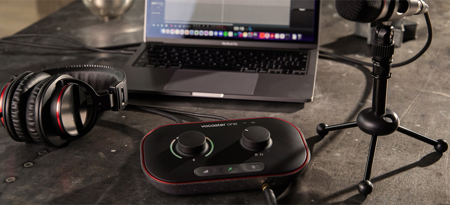 کارت صدا و پکیج استودیو Focusrite Vocaster One Studio