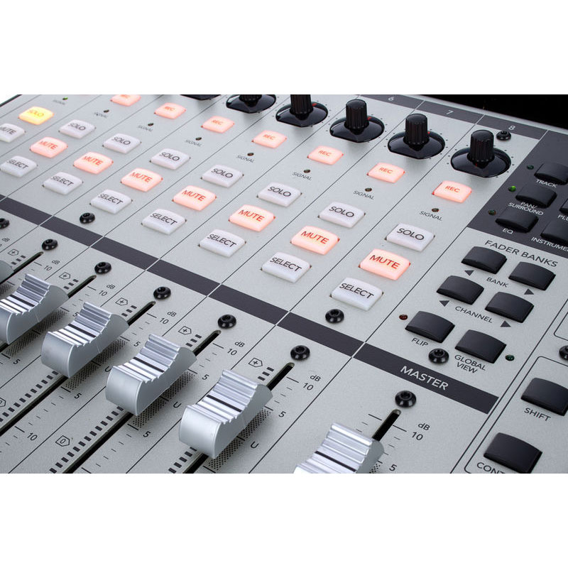 کنترلر نرم افزار مکی Mackie Control Universal Pro