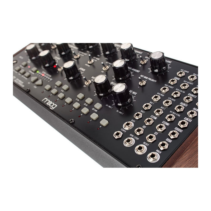 سینتی سایزر موگ Moog Mother-32