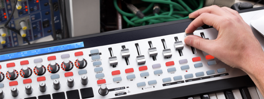 Novation 49 SL MKII میدی کنترلر