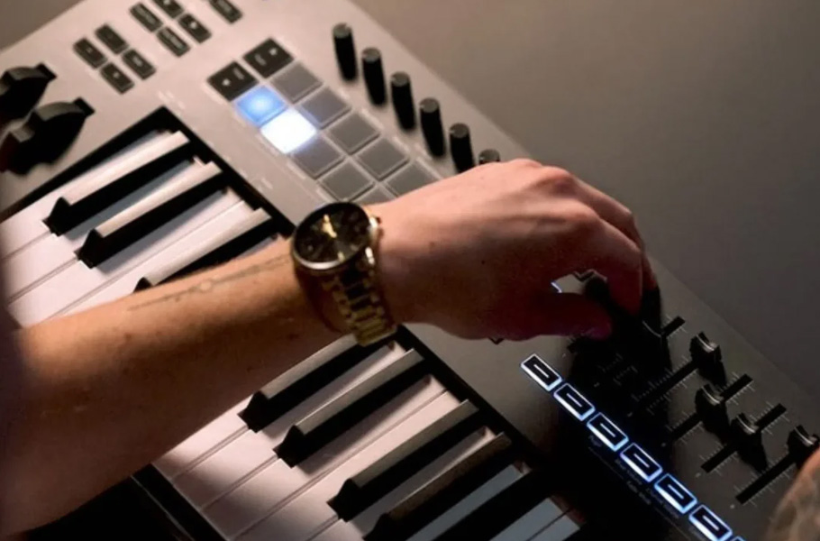 میدی کنترلر Novation FLkey 49