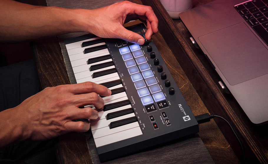 میدی کنترلر Novation FLkey Mini