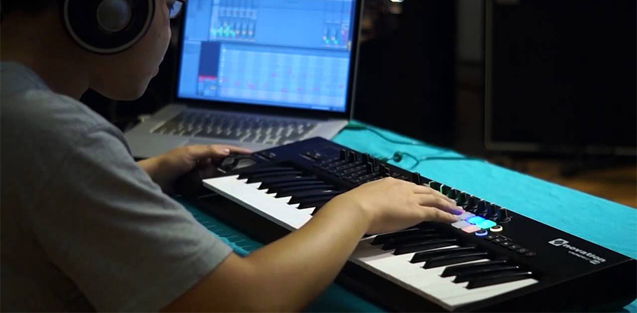 Novation Launchkey 25 MKII میدی کنترلر
