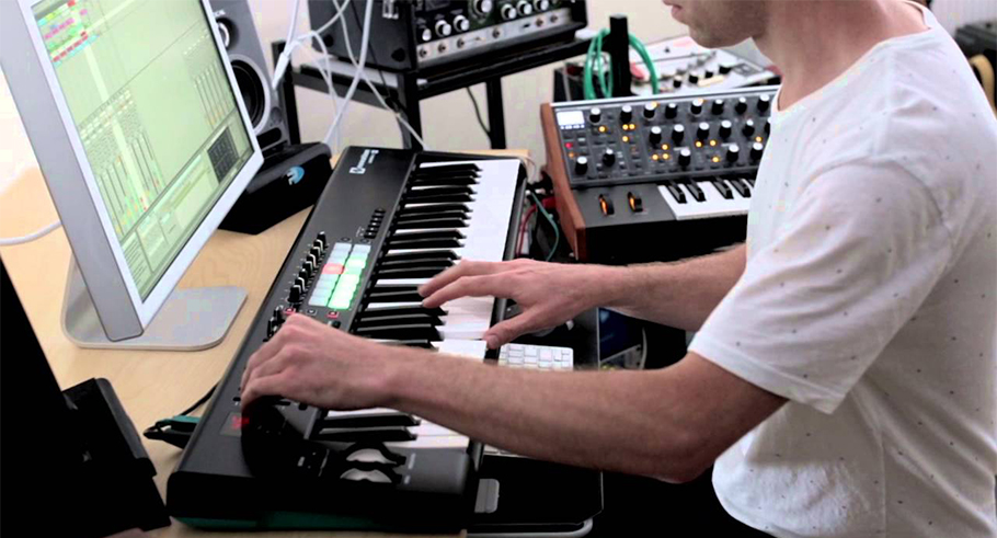Novation Launchkey 49 MKII میدی کنترلر