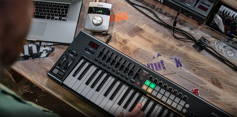 Novation Launchkey 49 MKII میدی کنترلر
