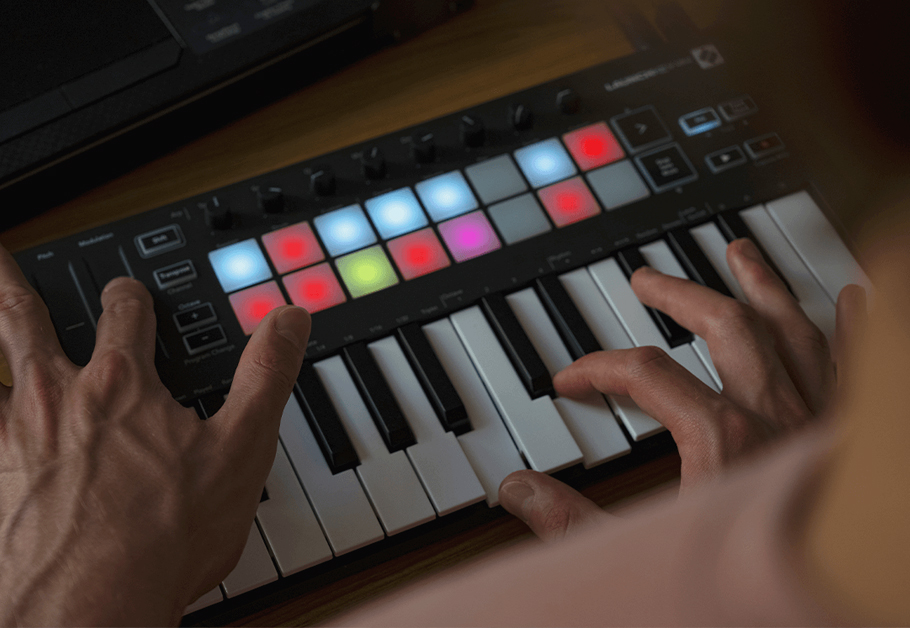 میدی کنترلر Novation Launchkey Mini MK3