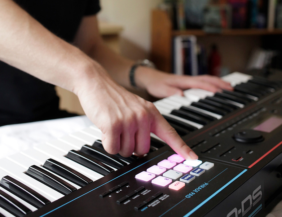Roland JUNO-DS61 سینتی سایزر