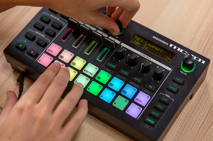 Roland MC-101
