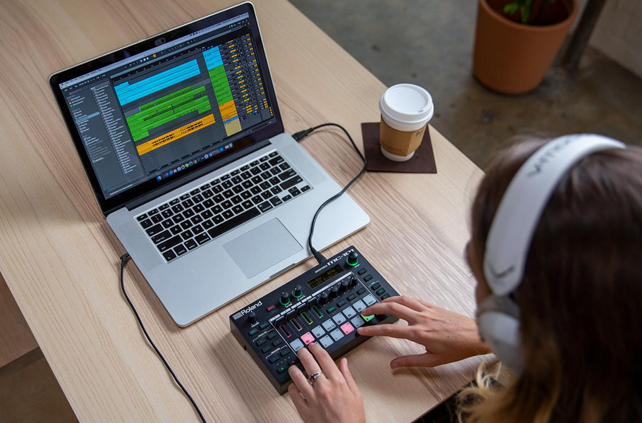 Roland MC-101