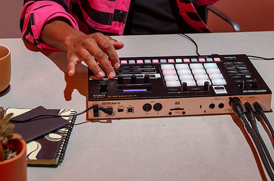 ورک استیشن Roland Verselab MV-1