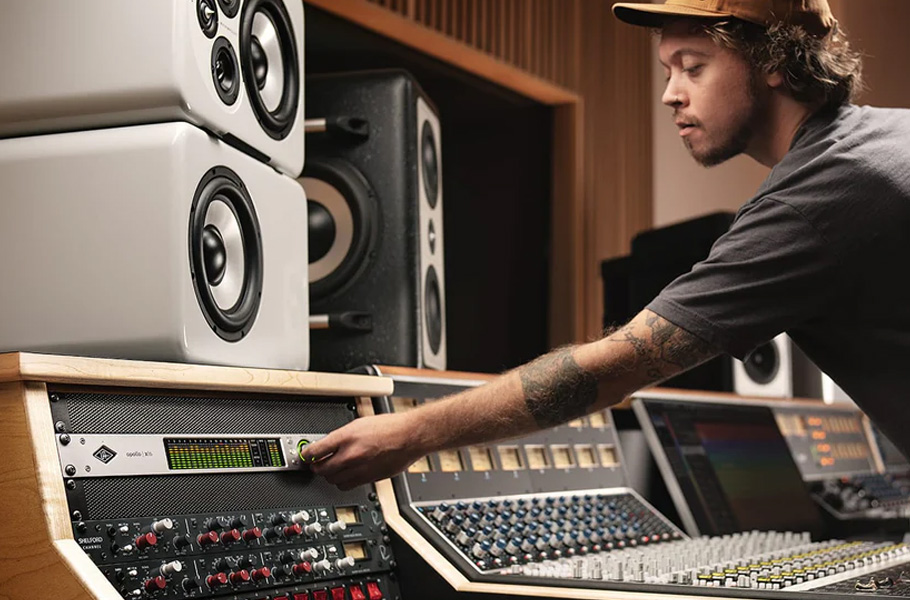 کارت صدا Universal Audio Apollo X16 Gen 2 Essentials+