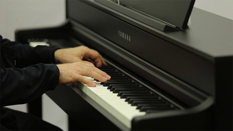 Yamaha CLP-645 PE پیانو دیجیتال