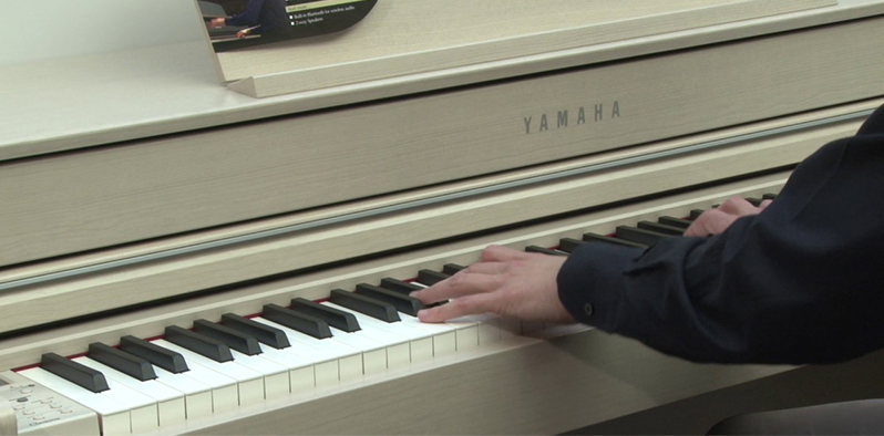 Yamaha CLP-645 WH پیانو دیجیتال